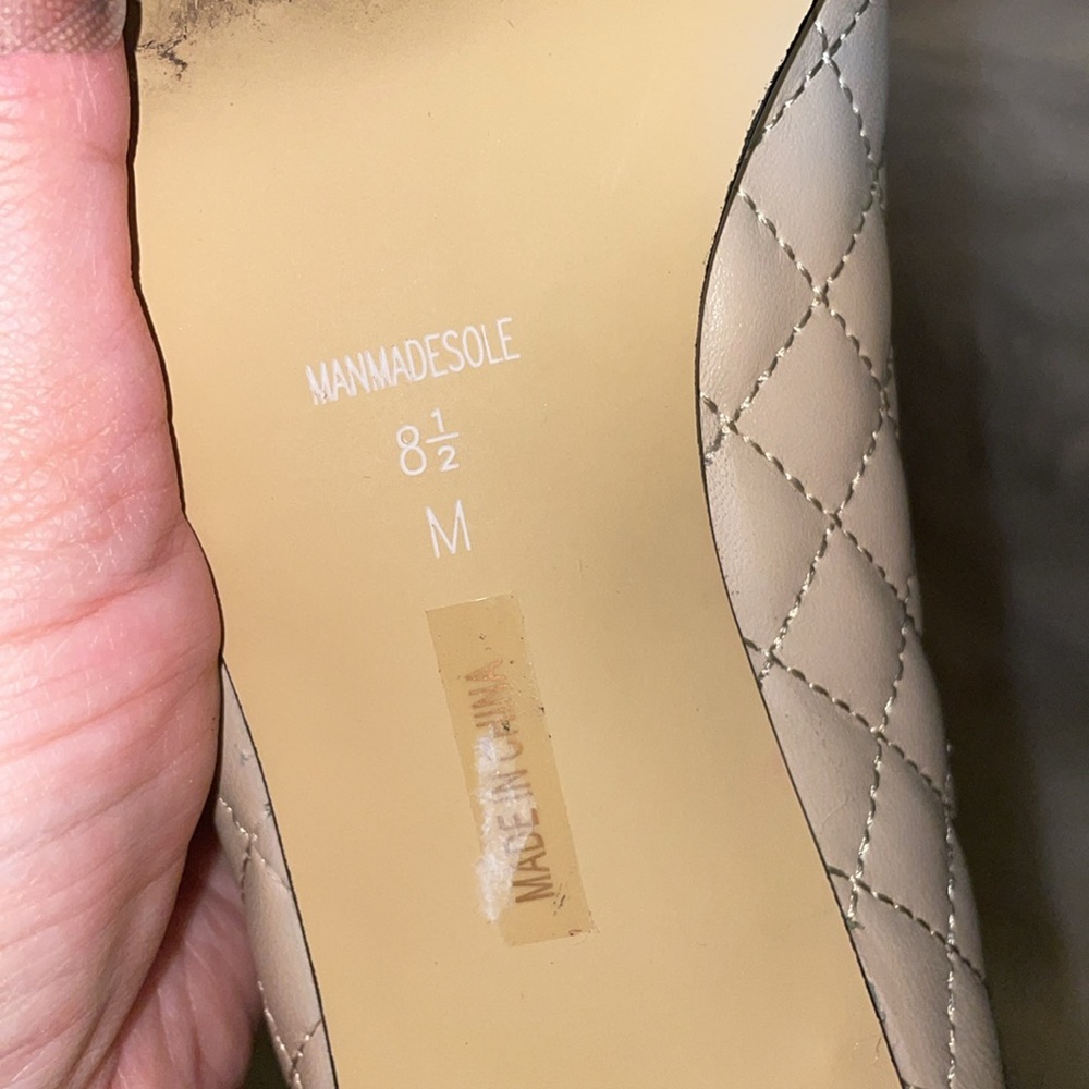 Neiman Marcus quilted pump 🥂 - Picture 4 of 5